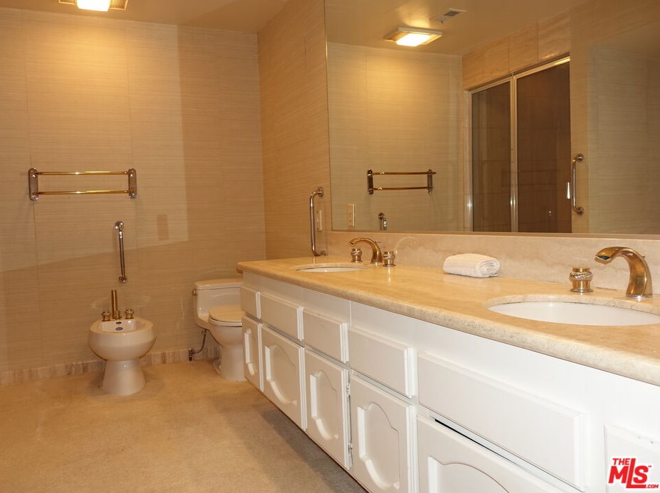 2510 Almaden Ct, Los Angeles CA  90077-2520 exterior