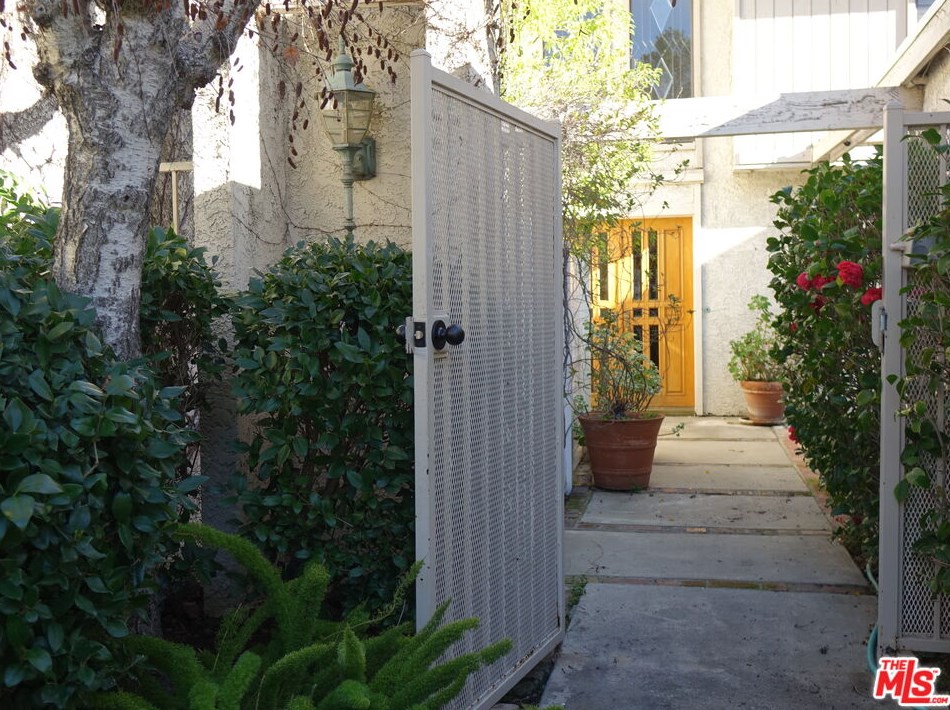 2510 Almaden Ct, Los Angeles, CA 90077-2520
