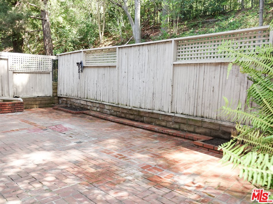 2510 Almaden Ct, Los Angeles CA  90077-2520 exterior