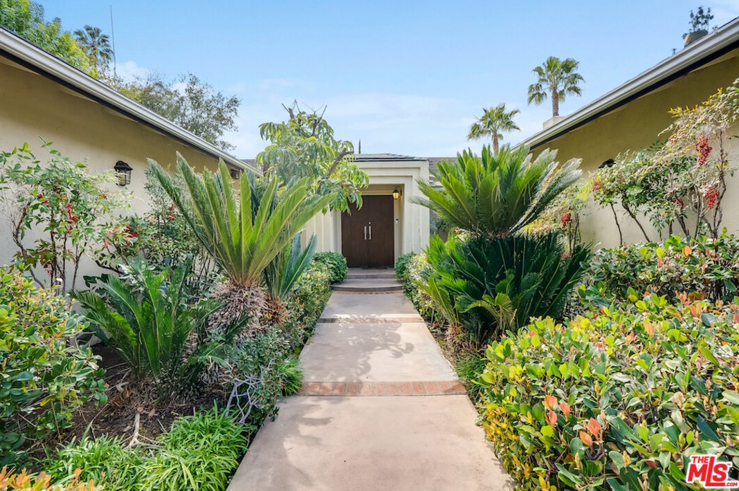 18044 Rodarte Way, Van Nuys, CA 91316-4370