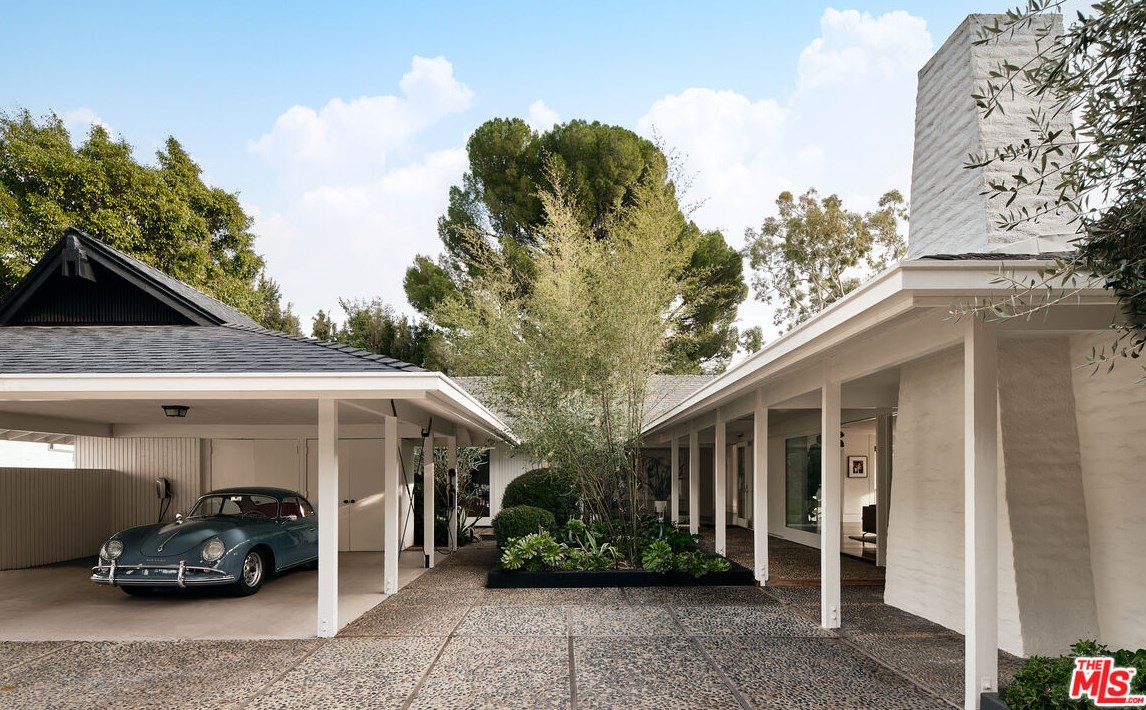 8014 Briar Summit Dr, Los Angeles, CA 90046-1127