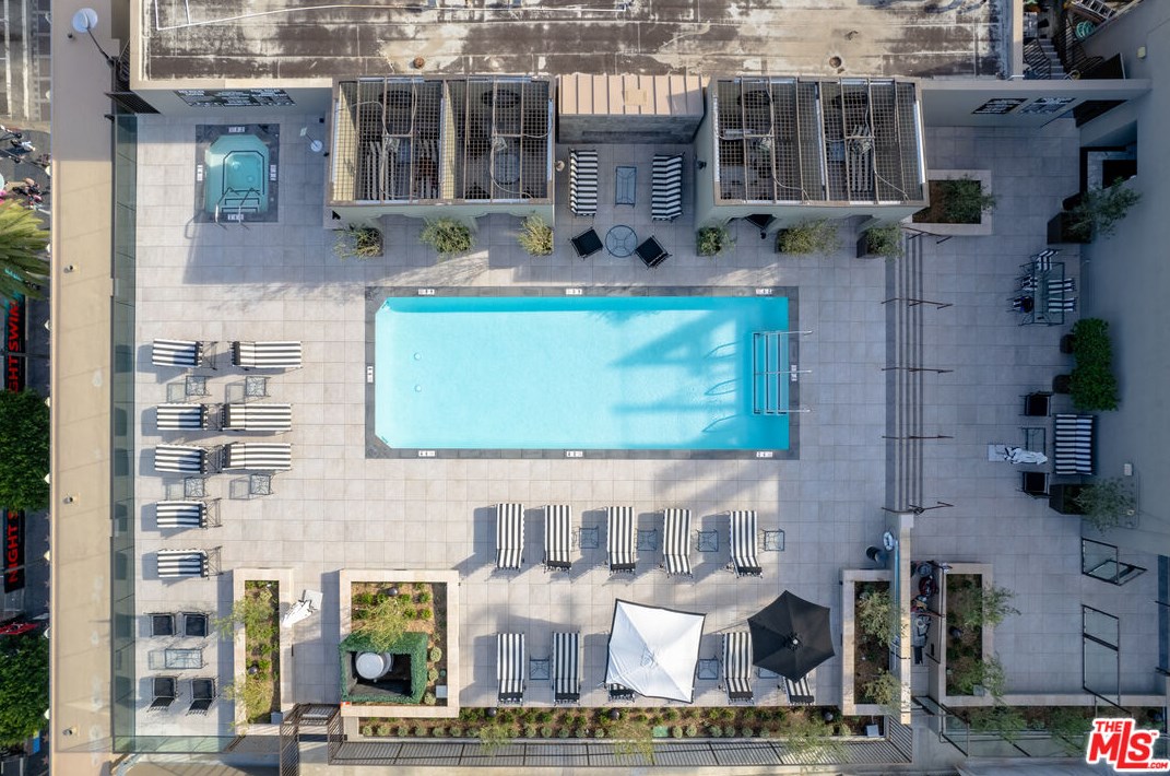 1645 Vine St, Los Angeles CA  90028-8839 exterior