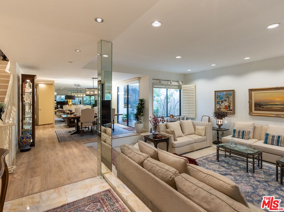 2393 Century Hl, Los Angeles CA  90067-3508 exterior