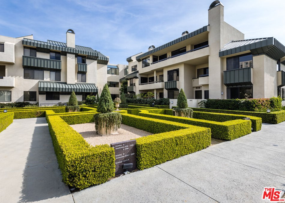 2393 Century Hl, Los Angeles CA  90067-3508 exterior