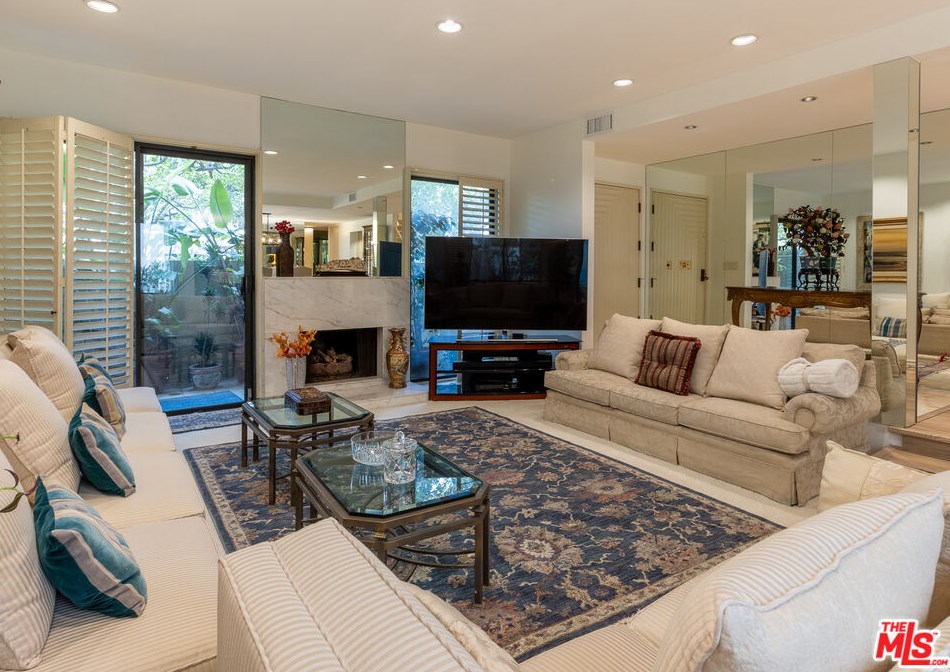 2393 Century Hl, Los Angeles CA  90067-3508 exterior