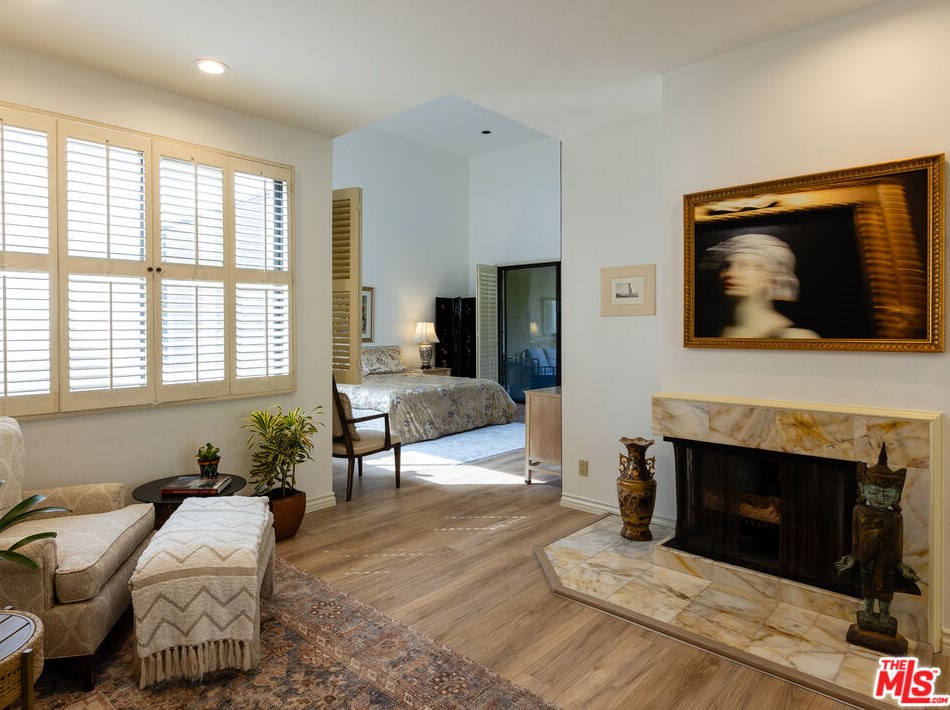 2393 Century Hl, Los Angeles CA  90067-3508 exterior