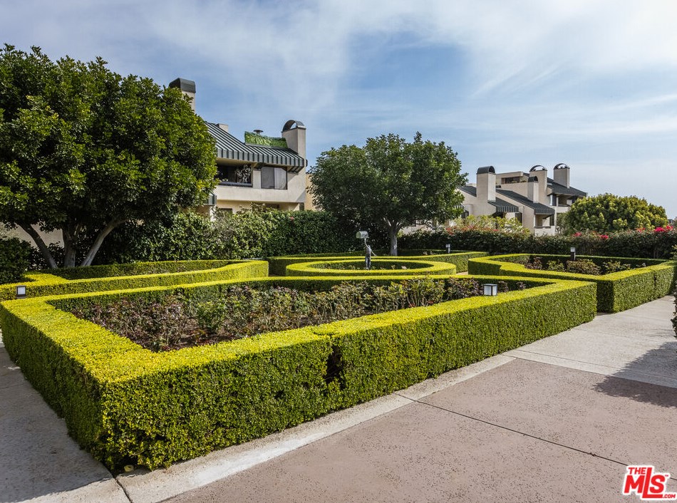 2393 Century Hl, Los Angeles CA  90067-3508 exterior