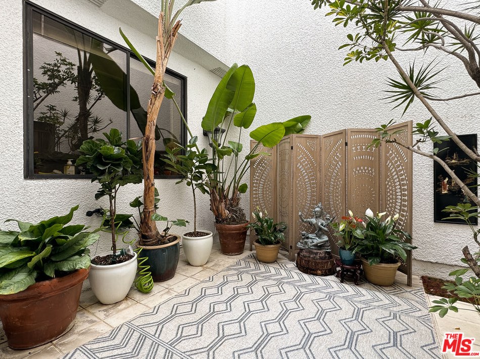 2393 Century Hl, Los Angeles CA  90067-3508 exterior