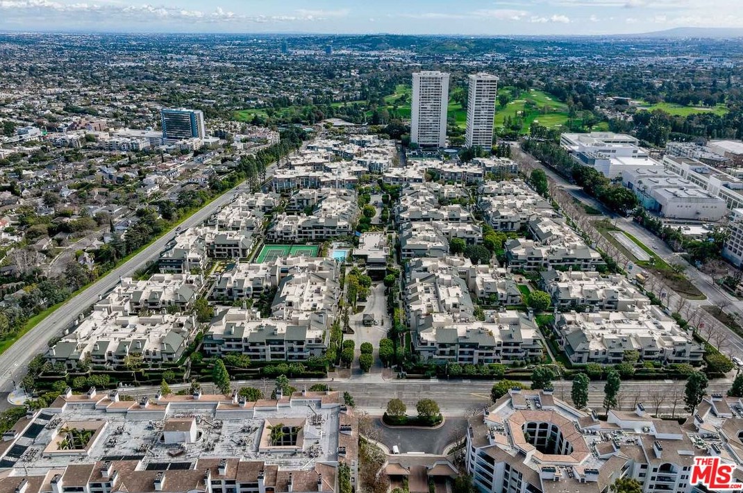 2393 Century Hl, Los Angeles CA  90067-3508 exterior