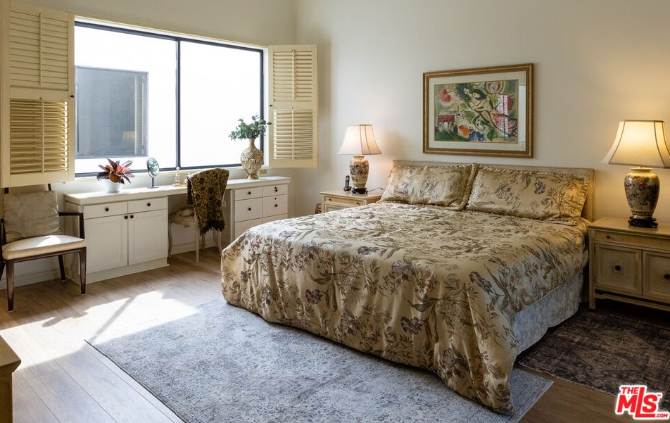 2393 Century Hl, Los Angeles CA  90067-3508 exterior