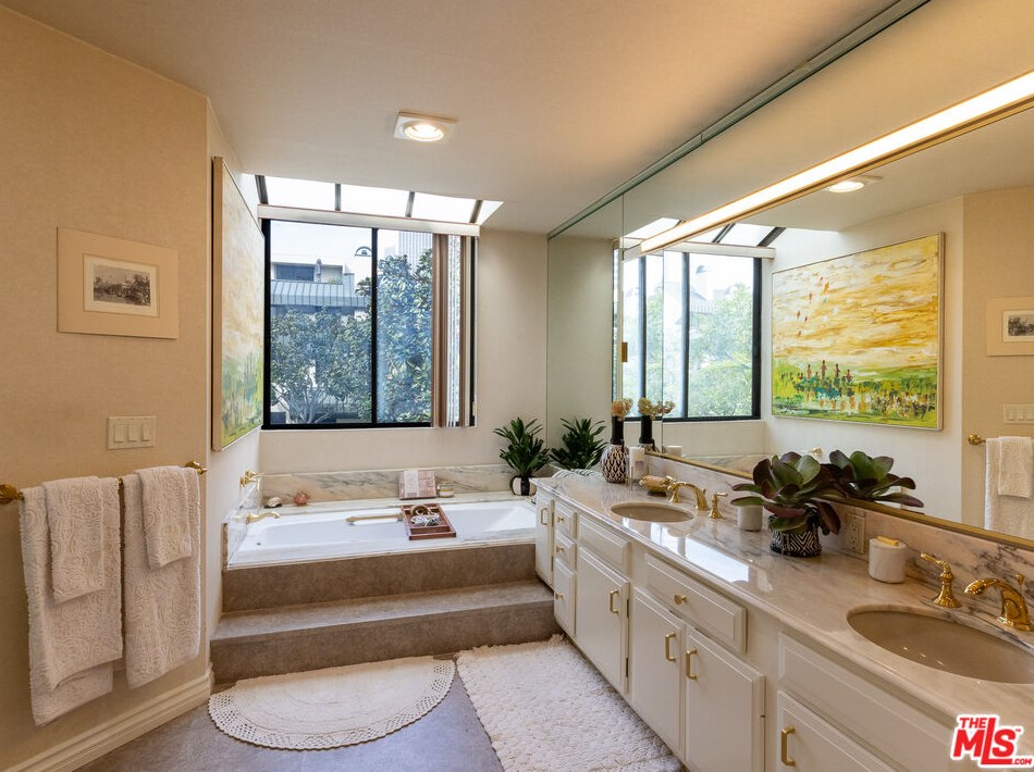 2393 Century Hl, Los Angeles CA  90067-3508 exterior