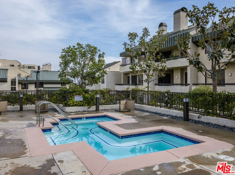 2393 Century Hl, Los Angeles CA  90067-3508 exterior