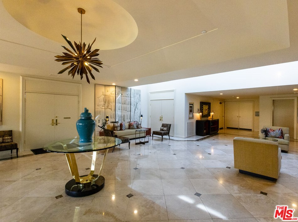 2393 Century Hl, Los Angeles CA  90067-3508 exterior