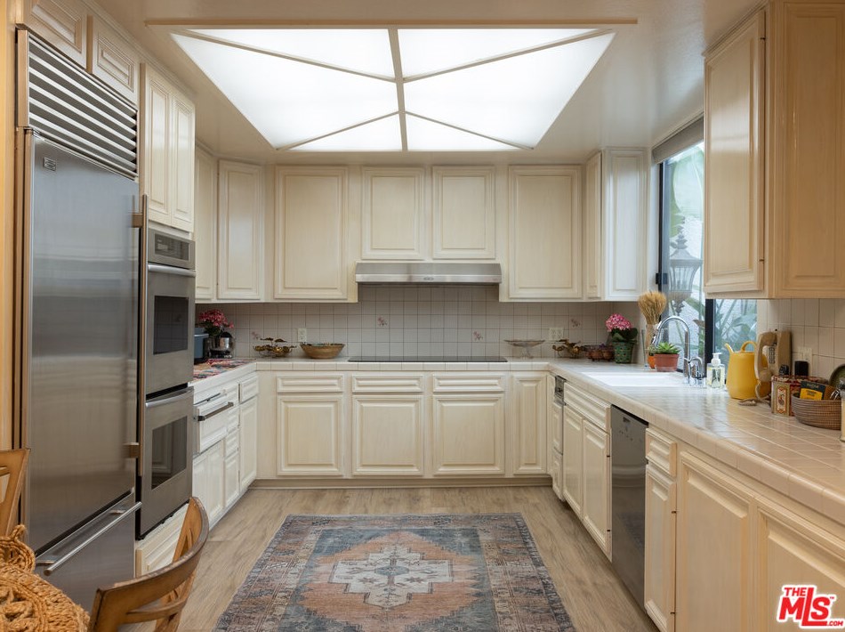 2393 Century Hl, Los Angeles CA  90067-3508 exterior