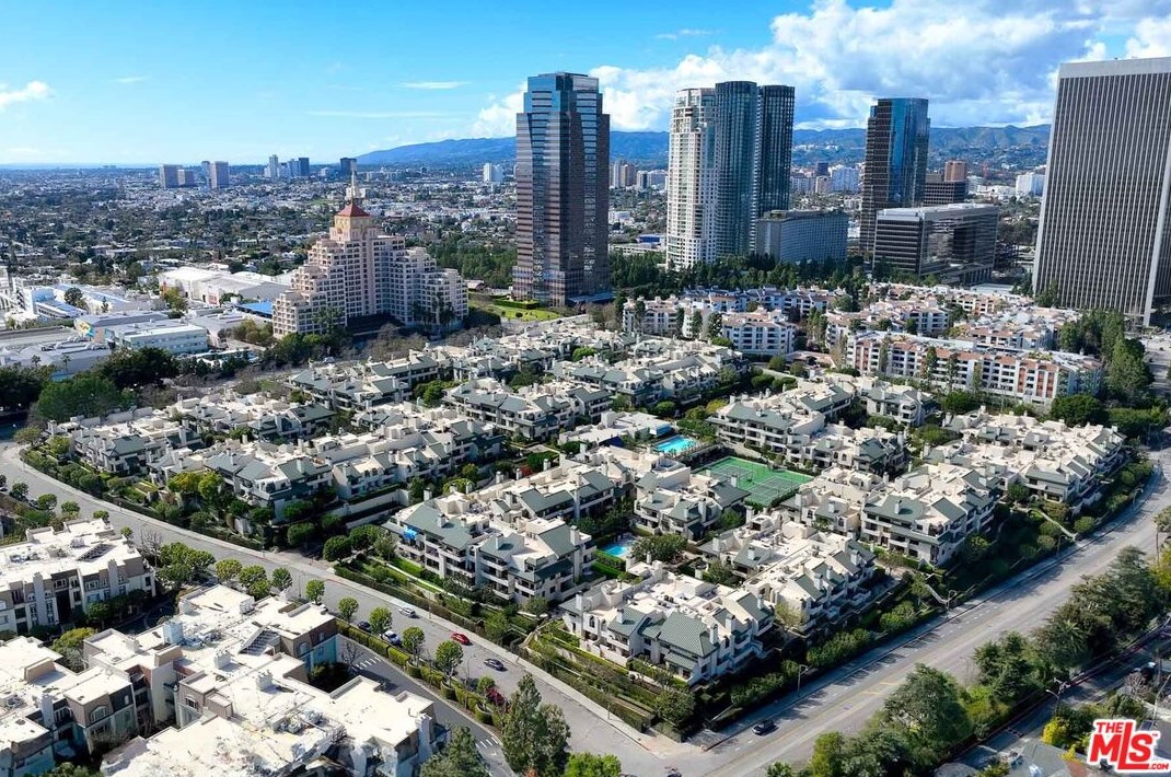 2393 Century Hl, Los Angeles CA  90067-3508 exterior