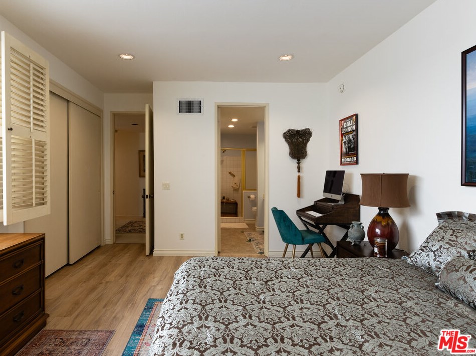 2393 Century Hl, Los Angeles CA  90067-3508 exterior