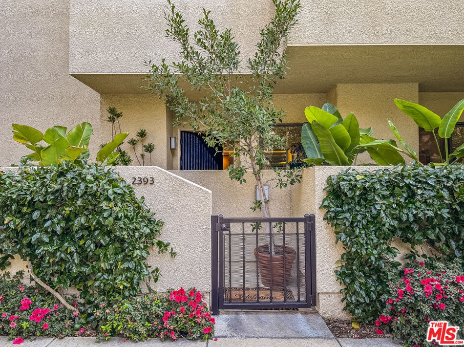 2393 Century Hl, Los Angeles CA  90067-3508 exterior