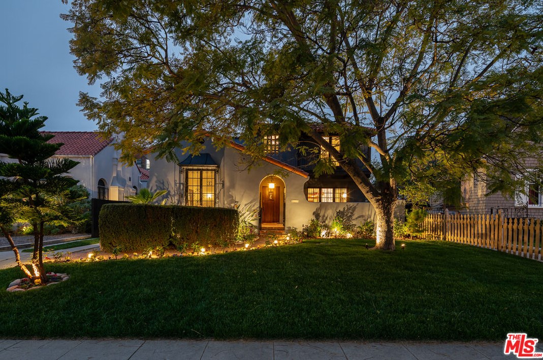 819 Citrus Ave, Los Angeles, CA 90036-4930