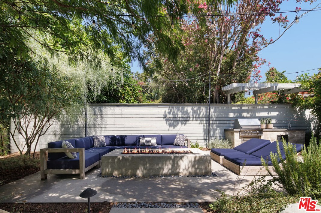909 Sanborn Ave, Los Angeles CA  90029-3017 exterior