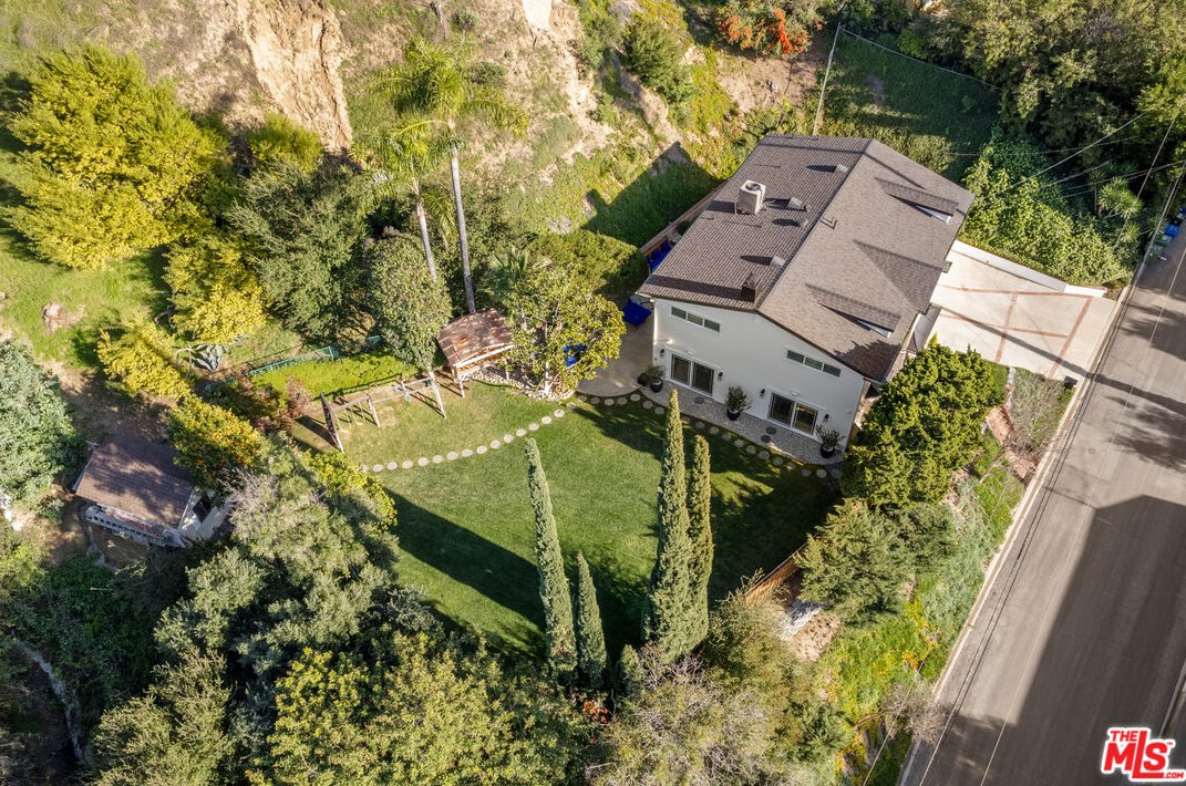 3610 Stone Canyon Ave, Van Nuys, CA 91403-4529
