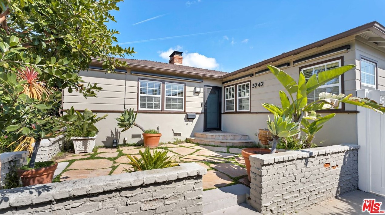 3242 Castle Heights Ave, Los Angeles, CA 90034-2709