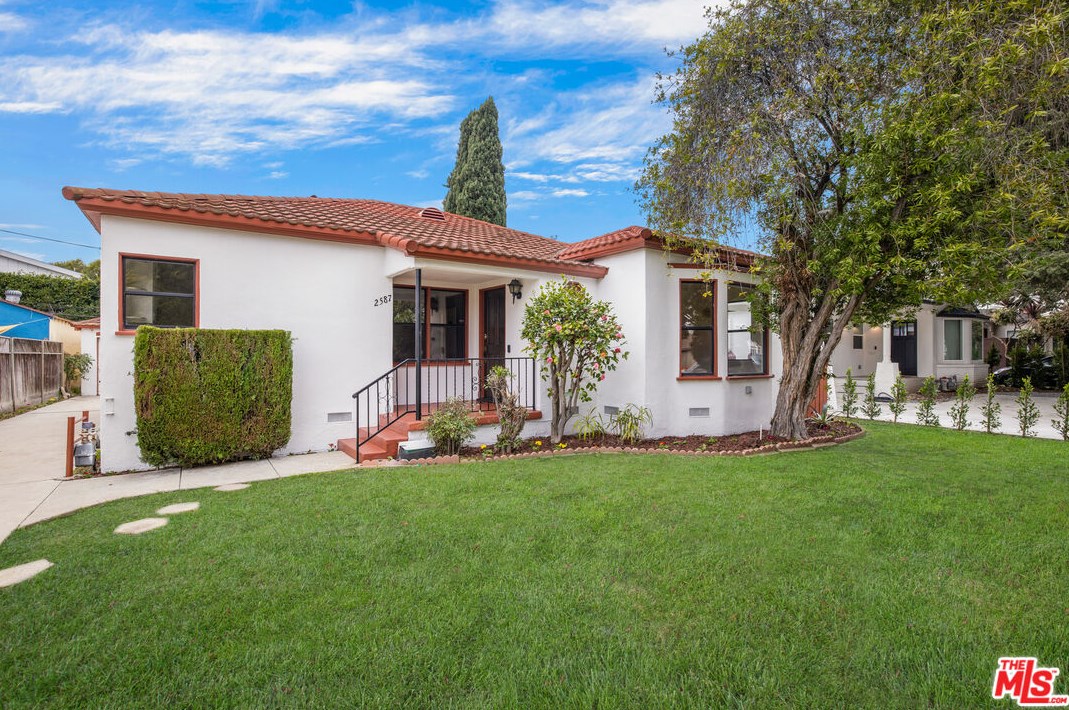 2587 Bundy Dr, Los Angeles, CA 90064-2719