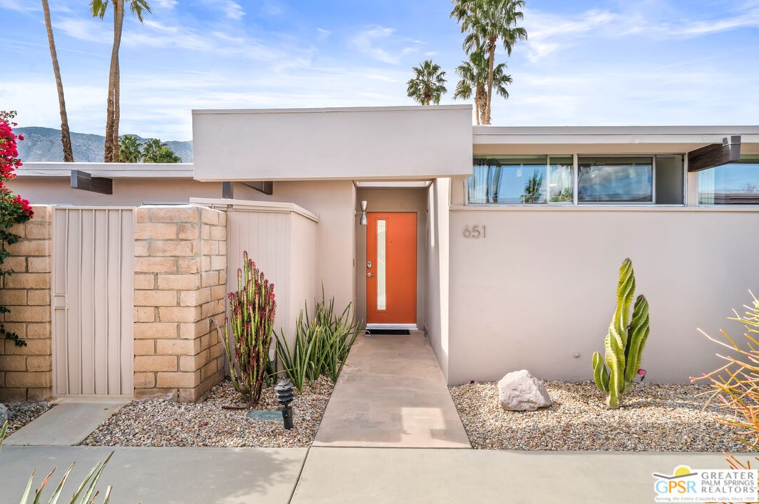 651 Louise Dr, Palm Springs, CA 92262-3201