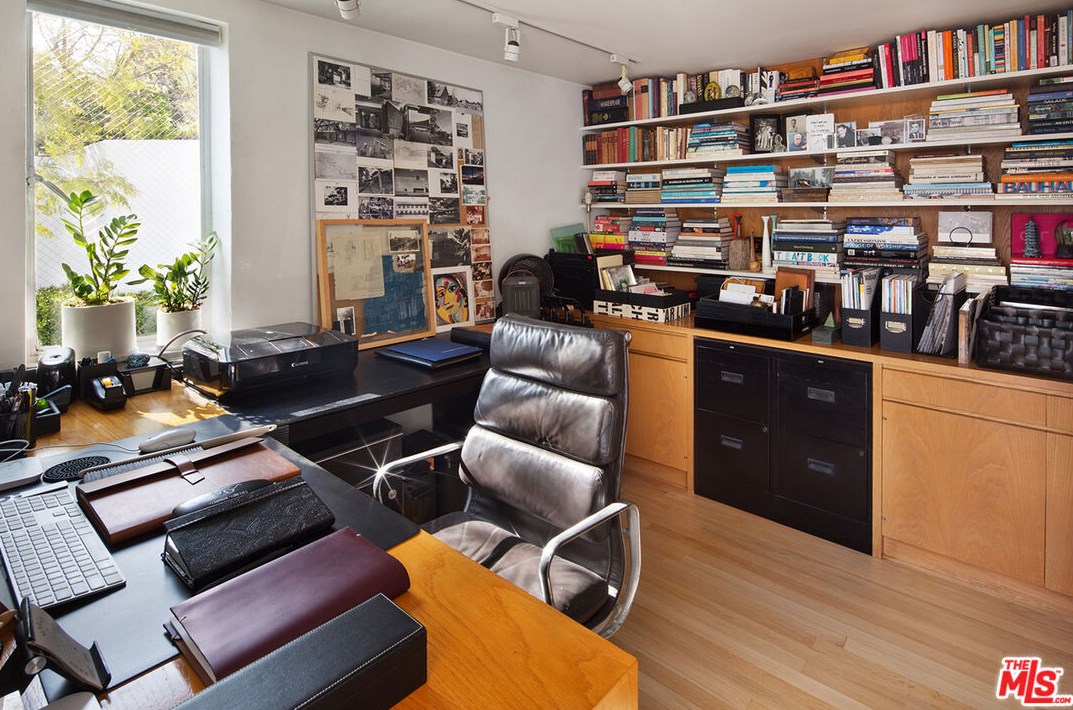 1880 Blue Heights Dr, Los Angeles CA  90069-1302 exterior