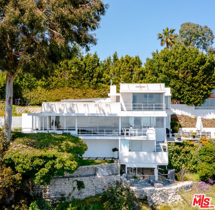 1880 Blue Heights Dr, Los Angeles CA  90069-1302 exterior