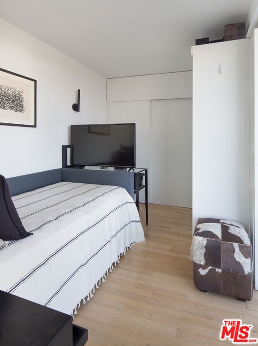 1880 Blue Heights Dr, Los Angeles CA  90069-1302 exterior