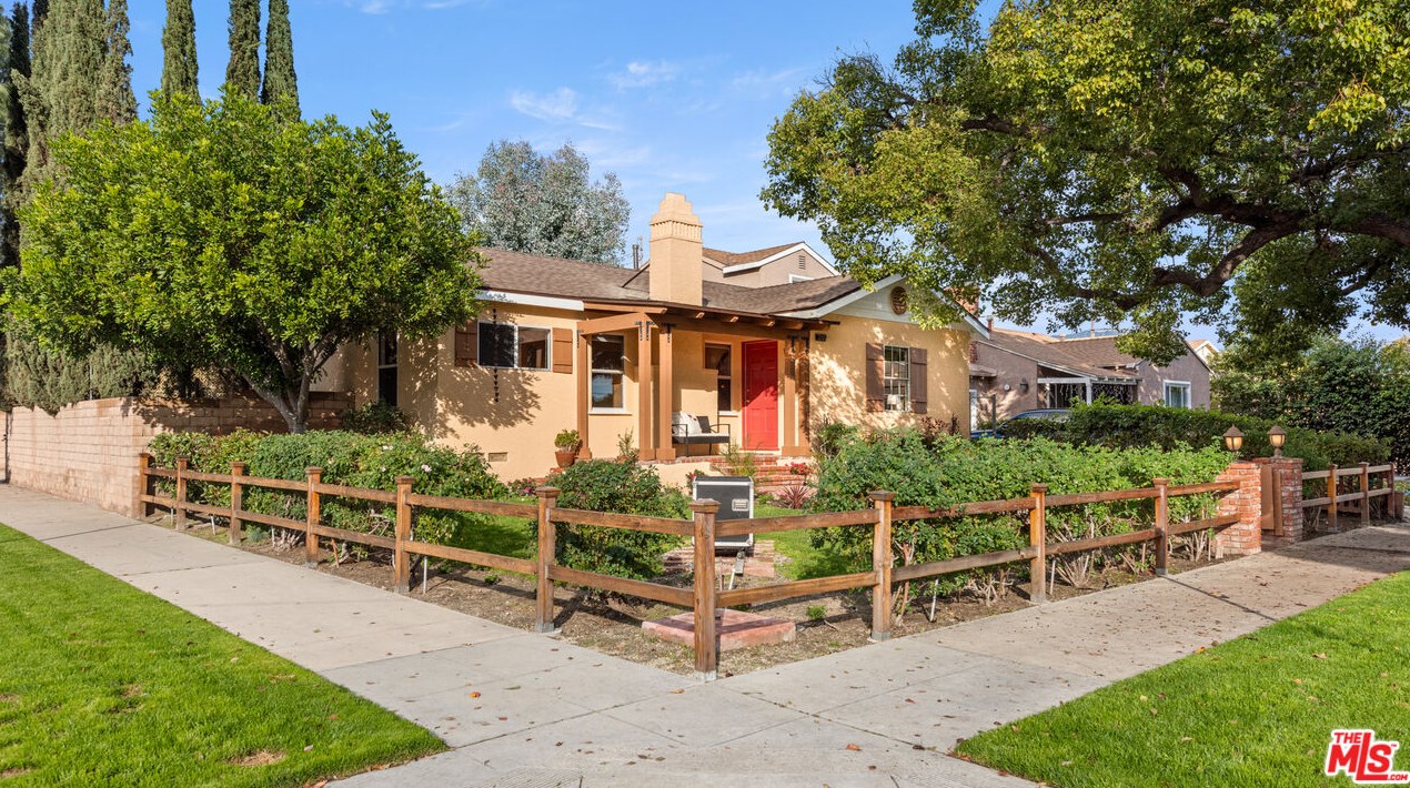 2819 Wyoming Ave, Burbank, CA 91505-1916