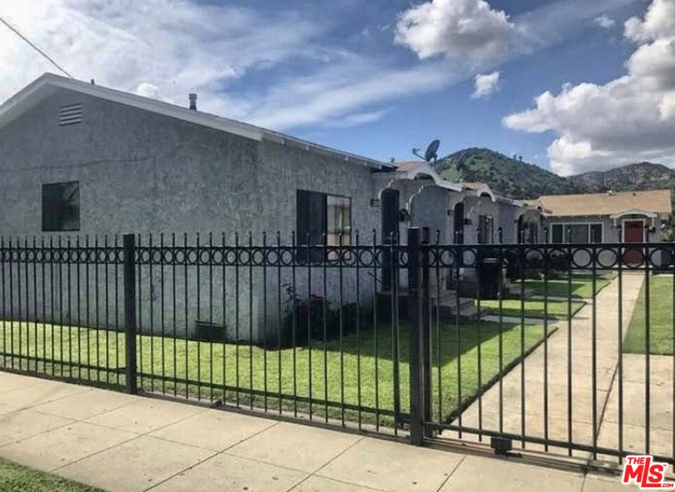 4400 La Clede Ave, Los Angeles CA  90039-1233 exterior
