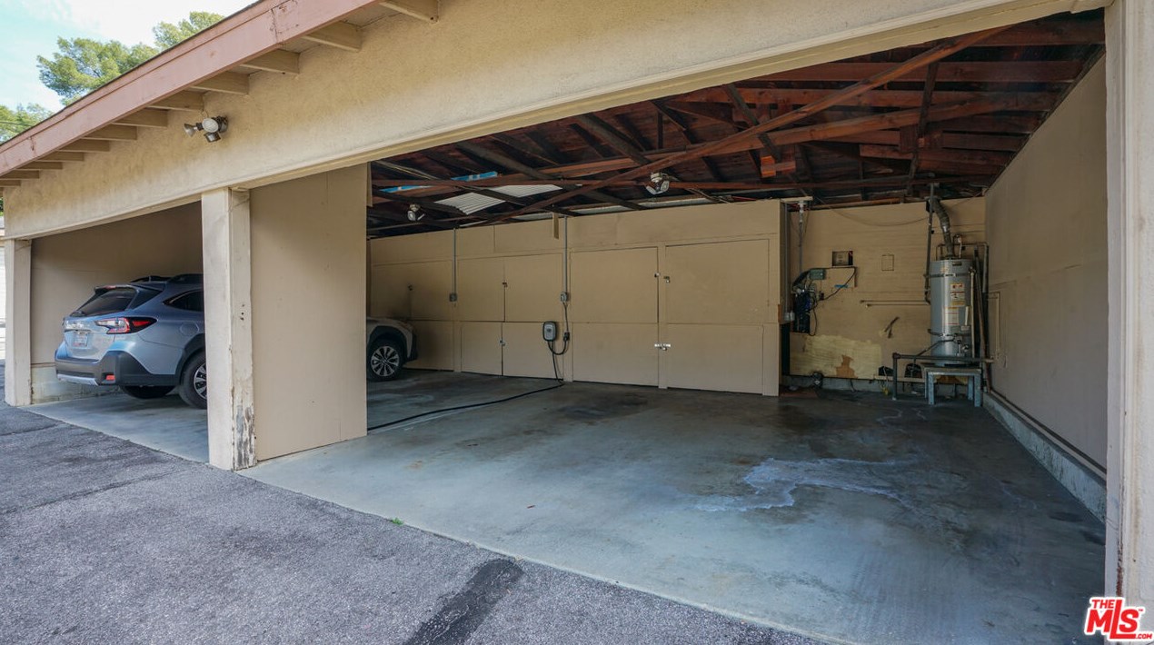 3459 Montrose Ave, Glendale CA 91214-3382 exterior