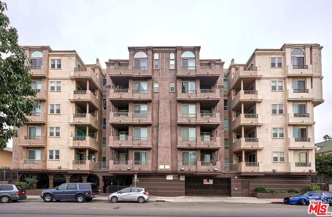 848 Irolo St, Los Angeles CA  90005-4312 exterior
