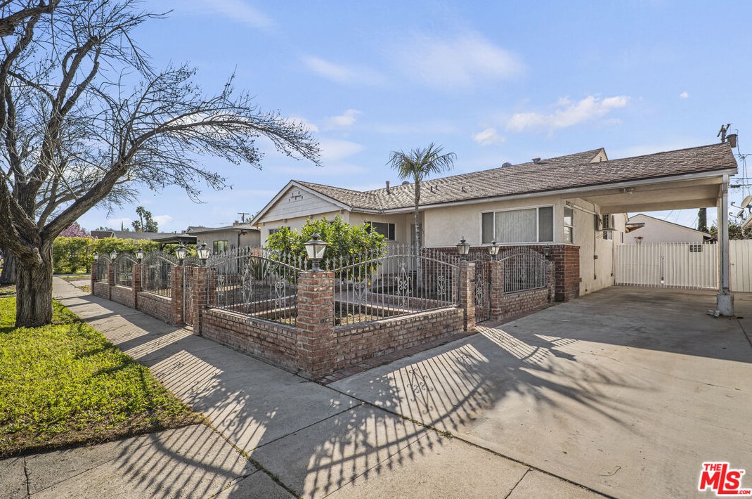 6257 Aura Ave, Los Angeles, CA 91335-6518