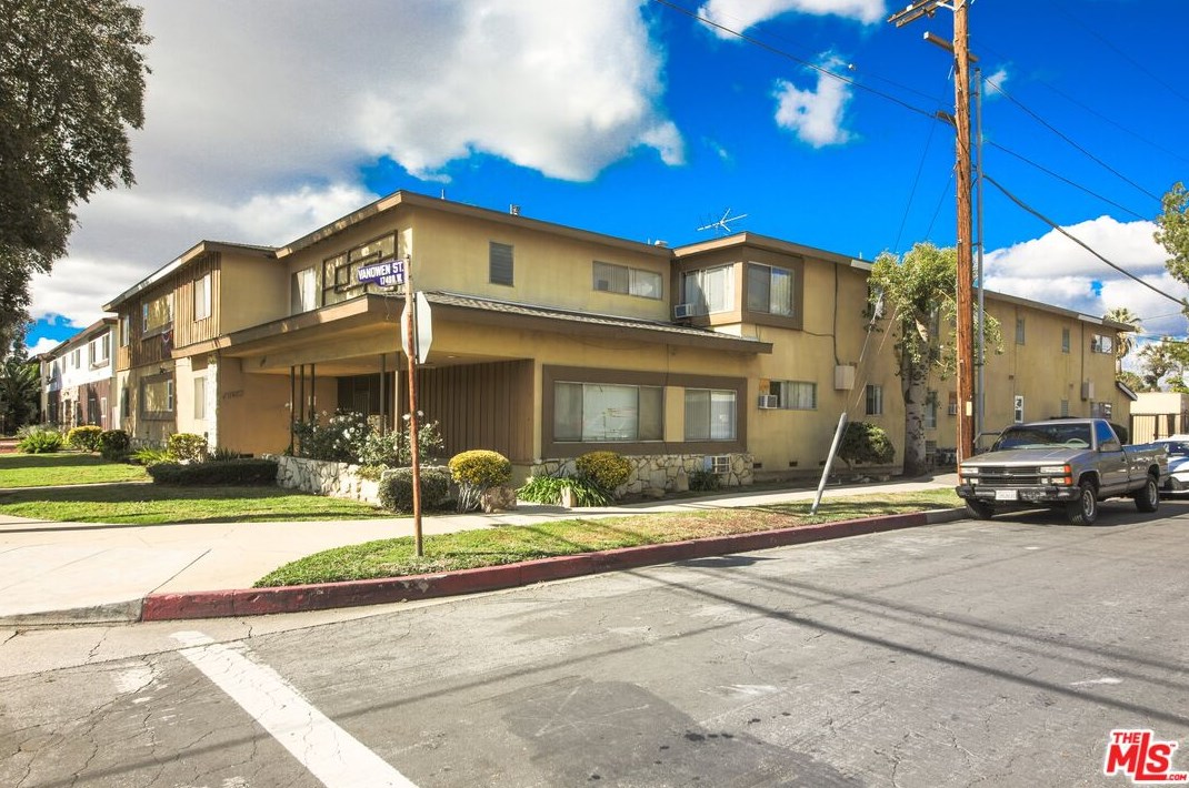 17411 Vanowen St, Van Nuys, CA 91406
