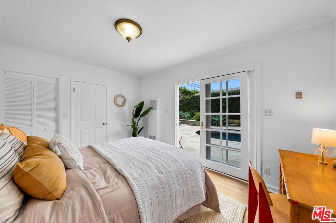 11038 Braddock Dr, Los Angeles CA  90230-4213 exterior
