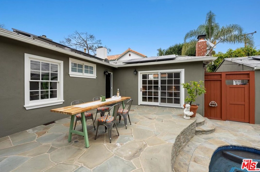 11038 Braddock Dr, Los Angeles CA  90230-4213 exterior