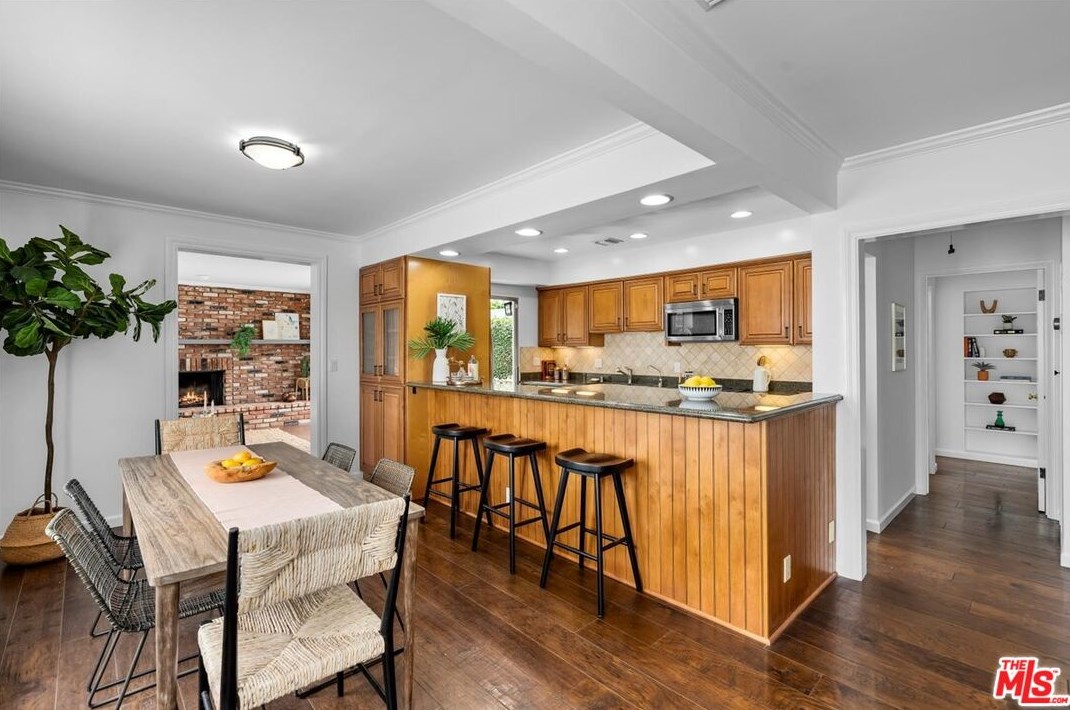 11038 Braddock Dr, Los Angeles CA  90230-4213 exterior