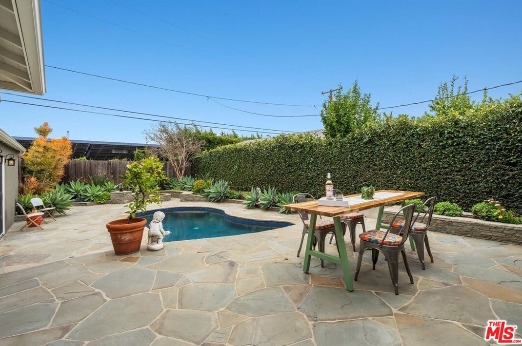 11038 Braddock Dr, Los Angeles CA  90230-4213 exterior