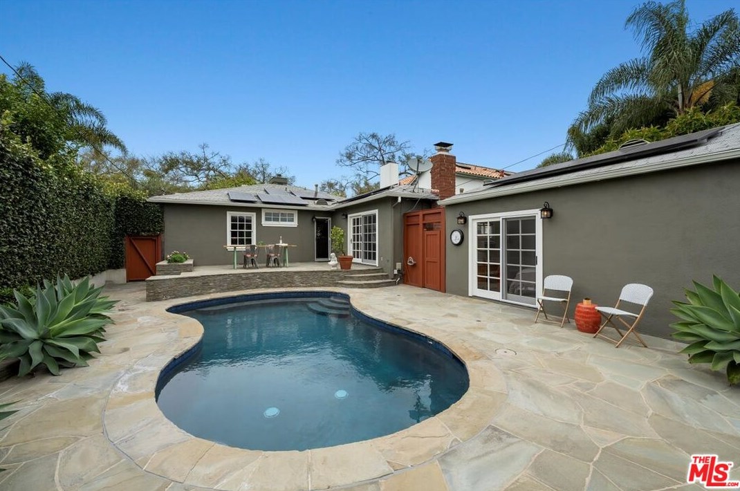 11038 Braddock Dr, Los Angeles CA  90230-4213 exterior