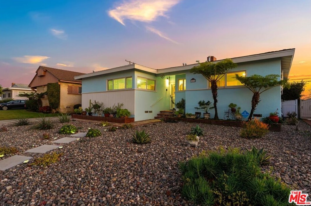 2418 Thoreau St, Inglewood, CA 90303