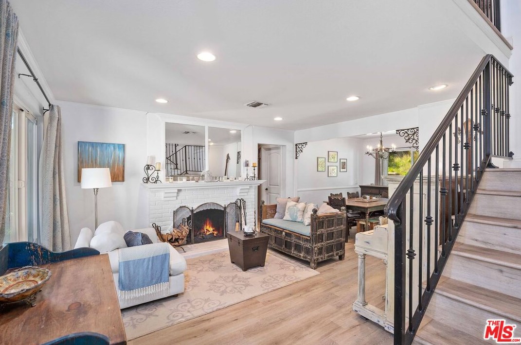 30661 Passageway Pl, Calabasas, CA 91301