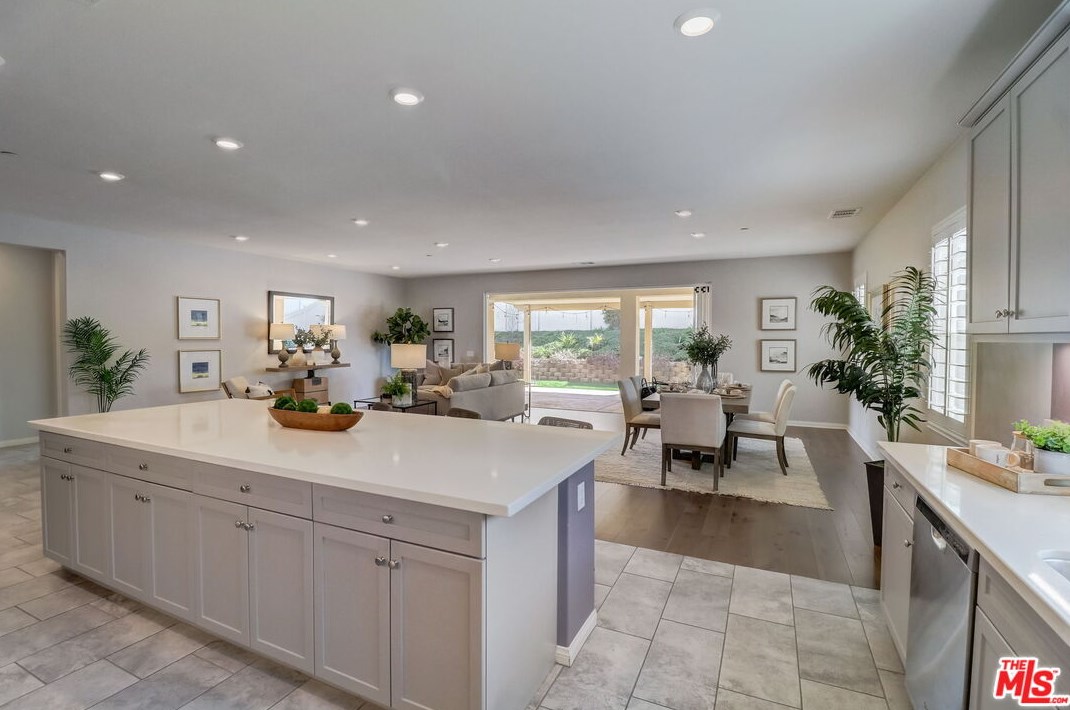 617 Lehner Ave, Escondido CA  92026-1511 exterior