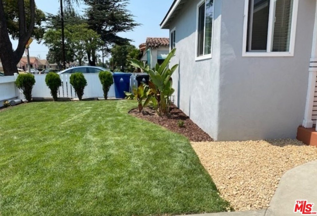 1111 83rd St, Los Angeles CA  90001-3313 exterior