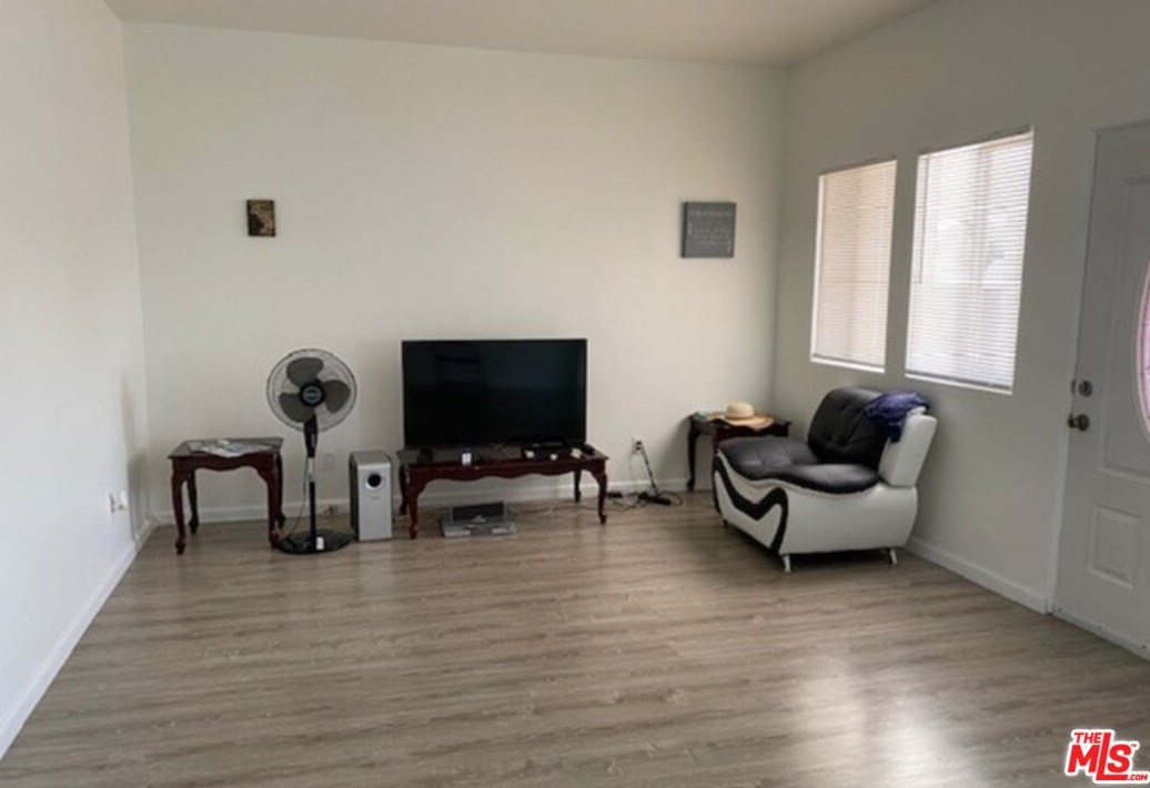 1111 83rd St, Los Angeles CA  90001-3313 exterior