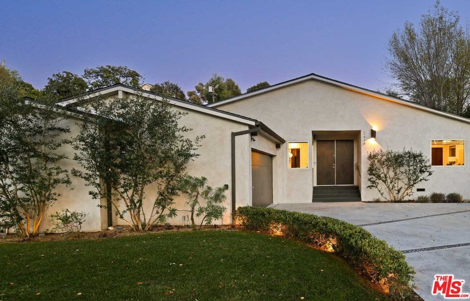 2444 Castle Heights Ave, Los Angeles, CA 90034-1052