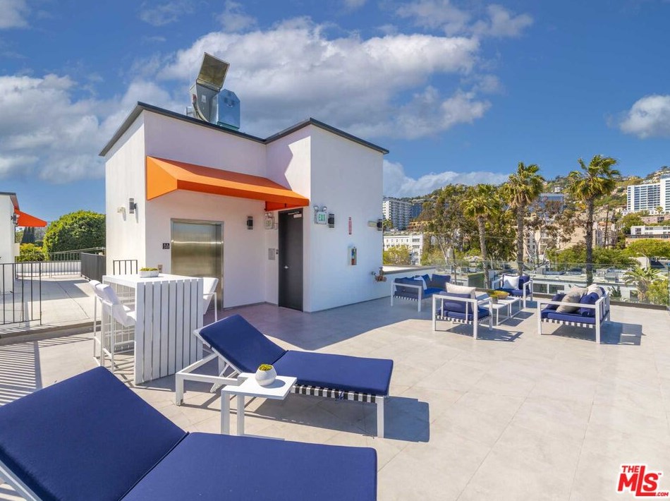 1017 Croft Ave, Los Angeles CA  90069-4227 exterior