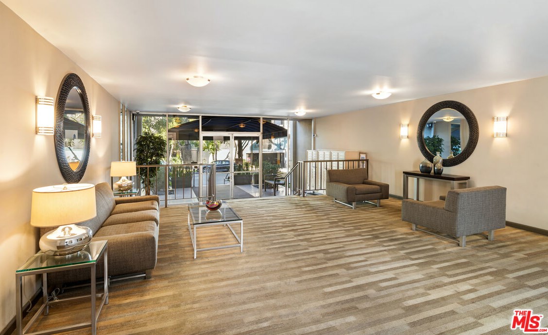 927 N Kings Rd #114, Los Angeles, CA 90069