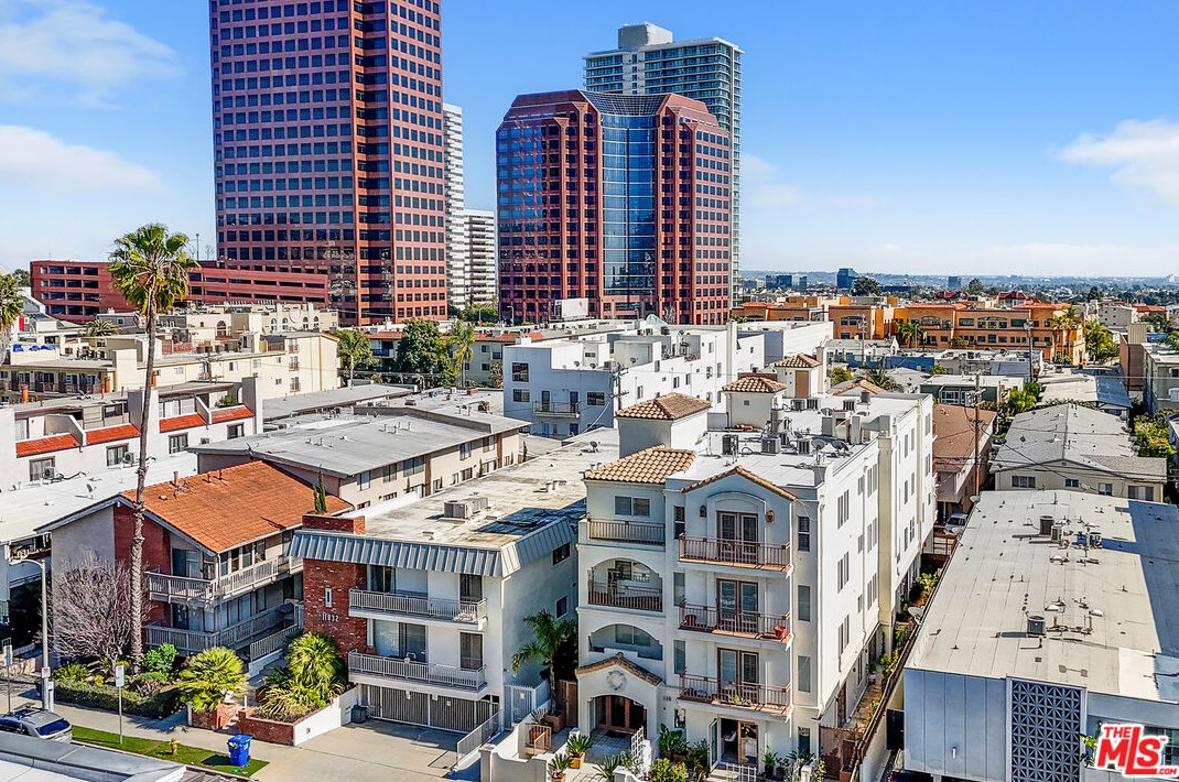 11838 Kiowa Ave, Los Angeles CA  90049-6055 exterior